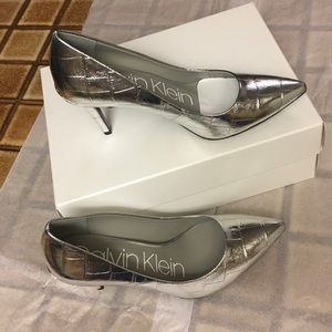 Calvin Klein Gayle Croc Shoes 6M Silver